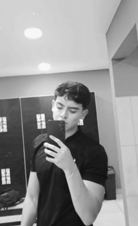 <em>Alex macias</em>